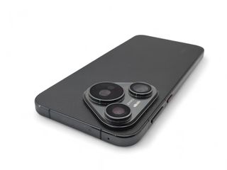 MOVIL HUAWEI PURA 70 256GB 12GB RAM NEGRO  *DETALLE TAPA TRASERA INF. IZQ*