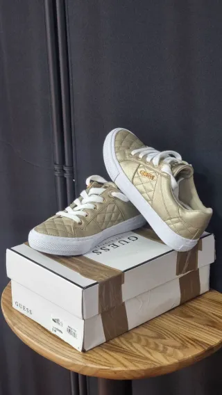 Zapatillas Guess Doradas Talla 36, NUEVAS en caja