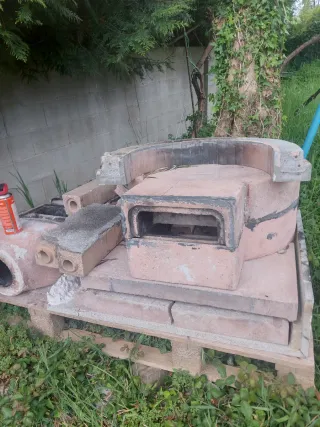 Horno de leña de terracota y piedra