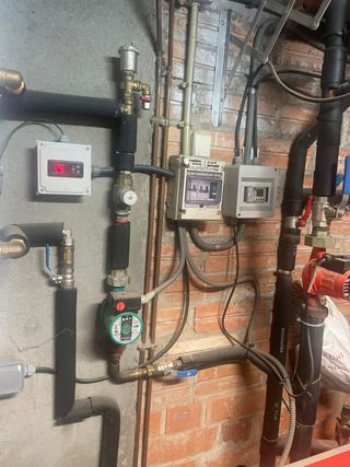 Caldaia industriale a gasolio rossa