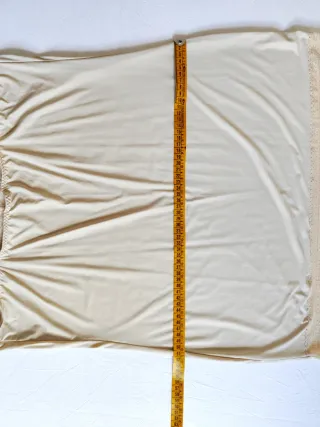 Camisón lencero beige con encaje