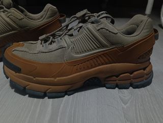 Nike Zoom Vomero Talla 38 Beige/Marrón