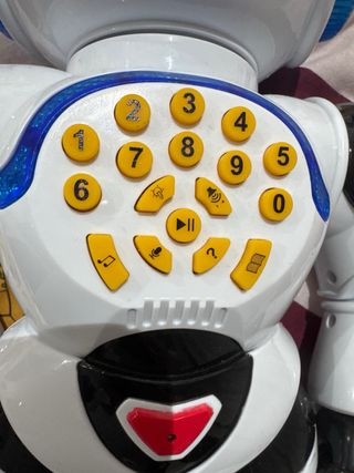 Robot blanco y azul