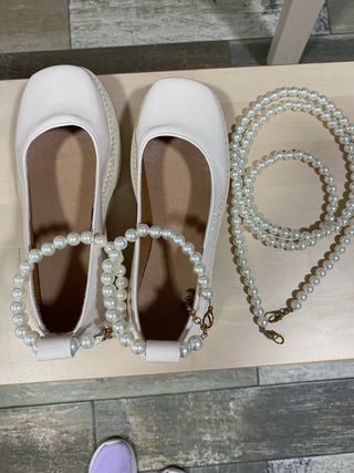 Zapatos charol perlas + cadena bolso