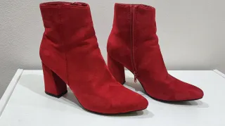 Botines rojos de tacón