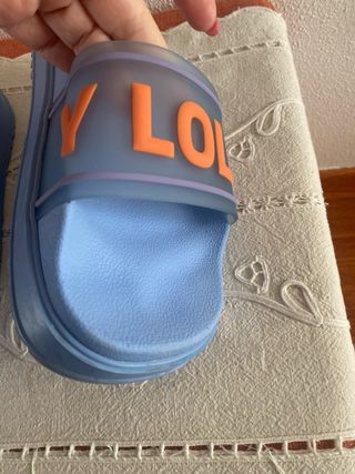 Chinelos Bimba y Lola Azul e Laranja