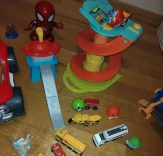 Set giochi macchinine e piste paw troll