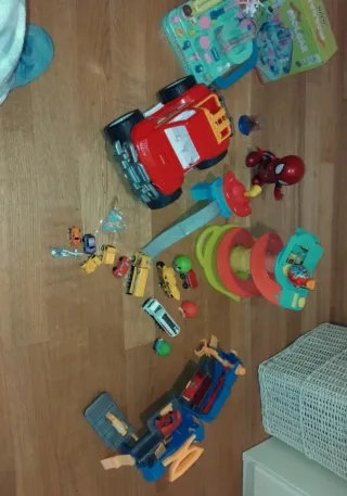 Set giochi macchinine e piste paw troll