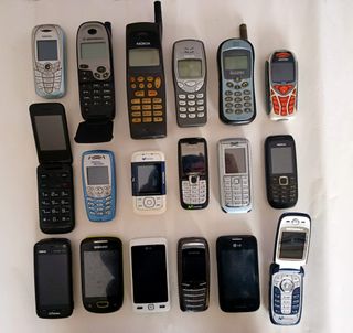 LOTE 18 CELLULARI ANTICHI Nokia Motorola Razr V3 LG