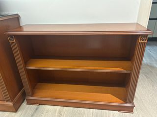 Librero de madera clásico