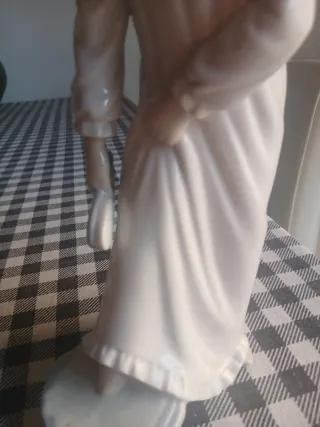 Figura de porcelana antigua niña