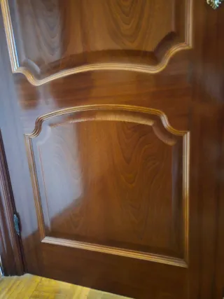 Puerta de madera maciza