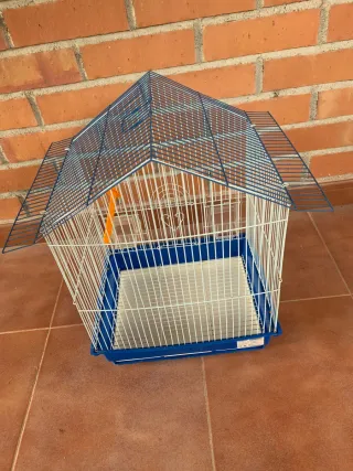 Jaula para pájaros azul y blanca