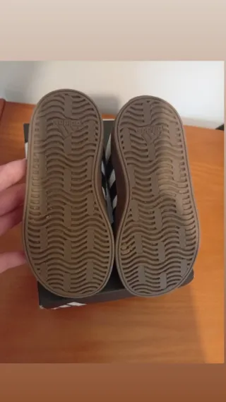 Zapatillas Adidas niño velcro blancas