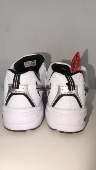 Zapatillas New Balance Plata yBlanco talla 43 y 44