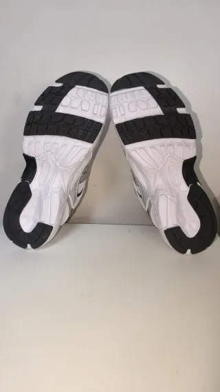 Zapatillas New Balance Plata yBlanco talla 43 y 44