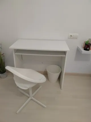 Escritorio blanco moderno para niños con sillita
