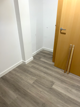 Instalación de parquet, puertas, suelo vinilico