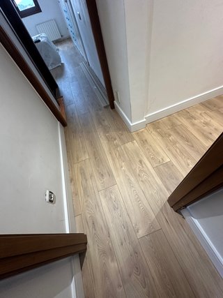 Instalación de parquet, puertas, suelo vinilico