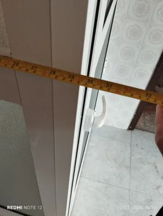 Puerta aluminio blanca L