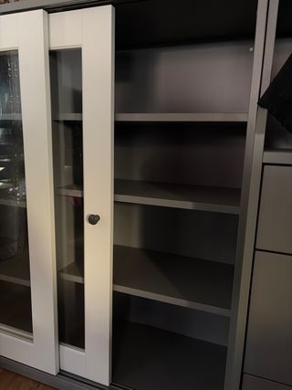 Vitrina Ikea Hauga Gris y Blanco
