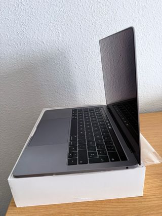 MacBook Pro 13 2019 i5 8GB RAM SSD como Nuevo