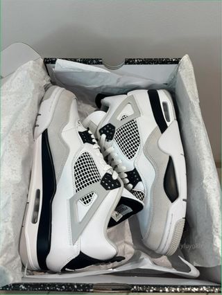 Air Jordan 4 Retro Military Black Talla 44