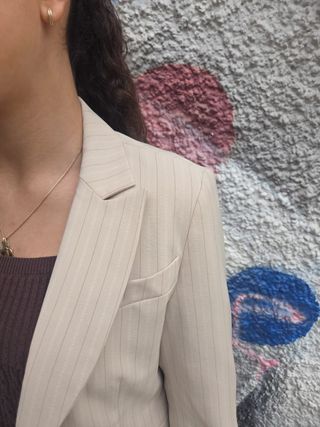 Traje de raya diplomática beige