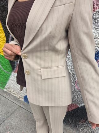 Traje de raya diplomática beige