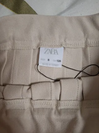 Falda plisada ZARA beige niña talla 128cm