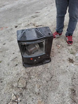 Estufa de parafina negra