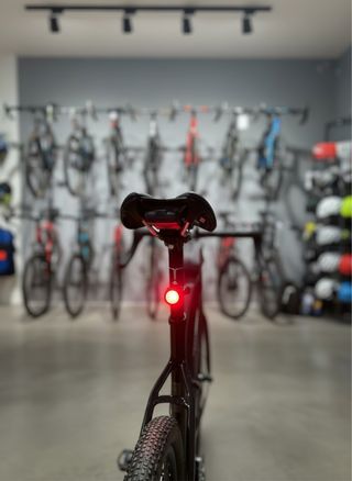 Luce rossa posteriore smart bici corsa gravel MTB