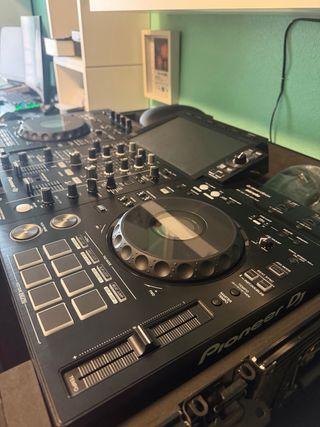 SE ALQUILA Pioneer XDJ-RX3 + Funda Flight Case