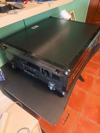 SE ALQUILA Pioneer XDJ-RX3 + Funda Flight Case