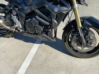 Moto Naked Negra