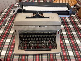 Máquina de escribir Olivetti Linea 98
