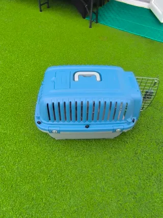 Transportín perro/gato azul/gris 15€ ni uno menos.