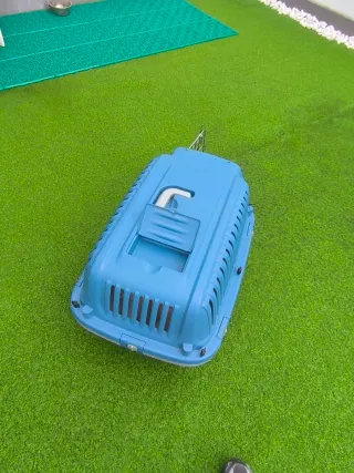 Transportín perro/gato azul/gris 15€ ni uno menos.