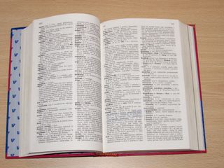 Diccionario ilustrado latín latino - español Vox