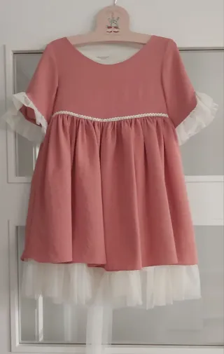 Vestido La Ormiga rosa con volantes