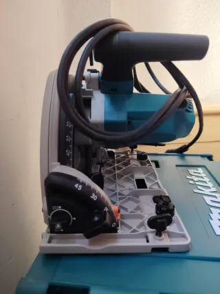 Makita Sierra Inmersion SP6000 y Caladora MEU029J