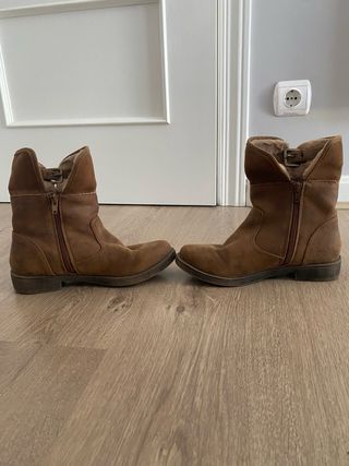 Botines marrones con pelo reversible