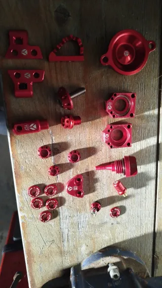 Piezas YCF CNC Rojas