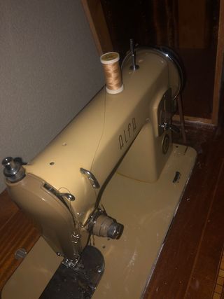 Máquina de coser Alfa vintage