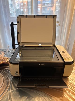 Impresora Canon Beige y Blanca