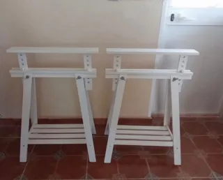 Escritorio gris y blanco
