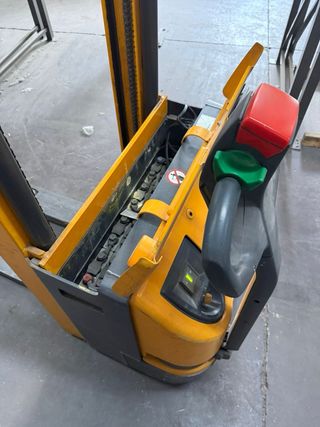 Apilador eléctrico EJC 10 Jungheinrich