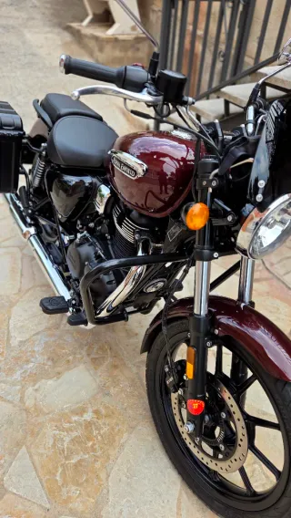 Royal Enfield Meteor 350 Granate