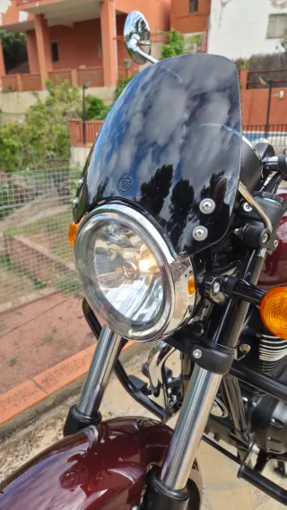 Royal Enfield Meteor 350 Granate