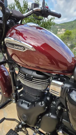 Royal Enfield Meteor 350 Granate